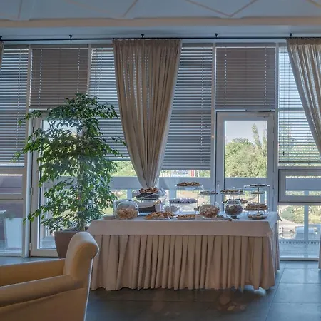 מלון Gagarinn 4*